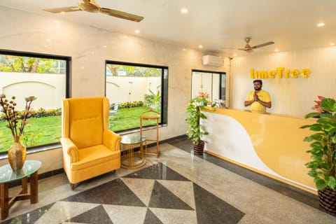 Garden, Lobby or reception, Seating area, Garden view, Area and facilities