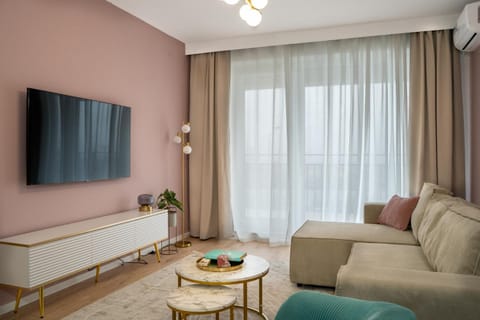 Communal lounge/ TV room, TV and multimedia, Living room, Seating area, Evening entertainment