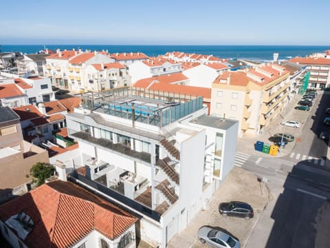 Bird's eye view, Location