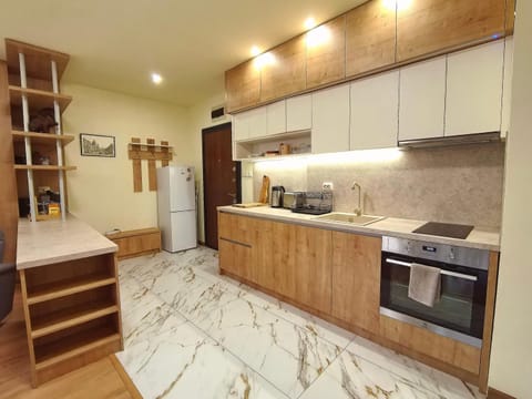 Coffee/tea facilities, Kitchen or kitchenette, oven, stove, toaster