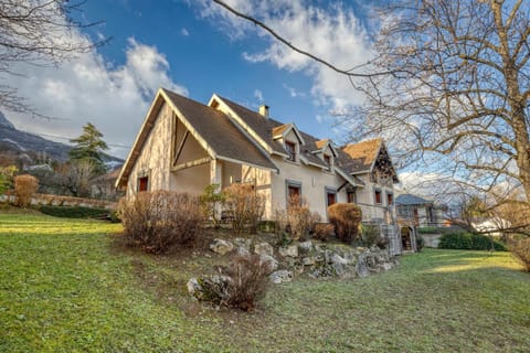 Property building, Garden, Garden view