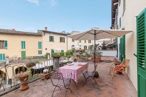 Property building, Balcony/Terrace, Living room