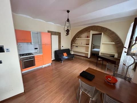 Kitchen or kitchenette, Living room, Seating area, Dining area, minibar, oven, stove