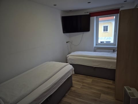 Bed, TV and multimedia, Bedroom, wardrobe