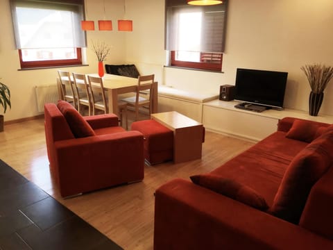 TV and multimedia, Living room, Seating area, Dining area, Evening entertainment