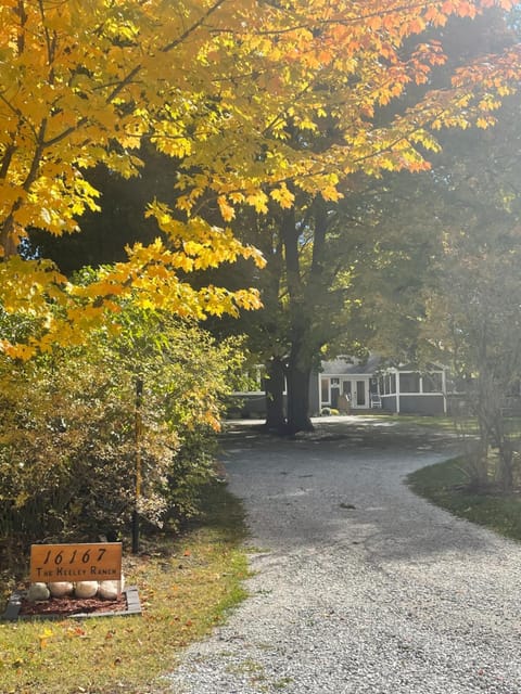 In Union Pier! By Beach with 5 bedrooms, jacuzzi, yard House in Michigan