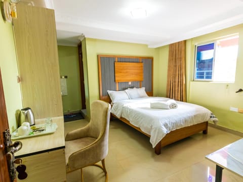 Bed, TV and multimedia, Photo of the whole room, Seating area, towels
