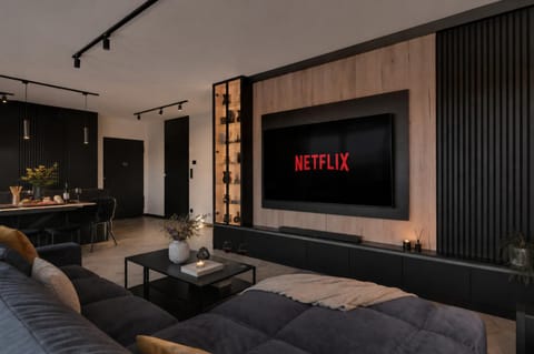 TV and multimedia, Living room, Seating area, Evening entertainment