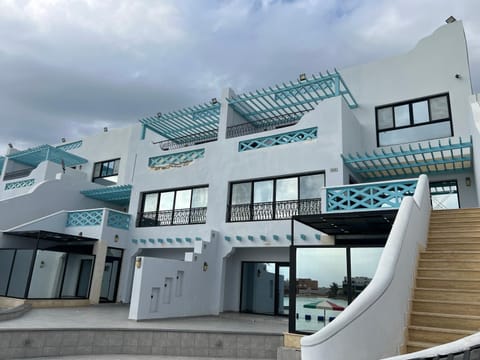 Property building, Day