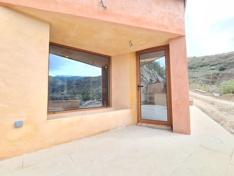 Property building, Facade/entrance, Balcony/Terrace, Mountain view