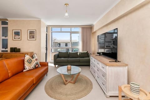 Coastal Comfort by the Promenade Apartment in Sea Point