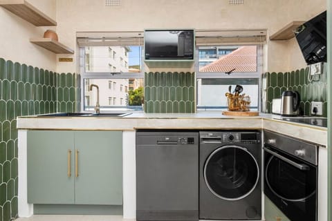 Coastal Comfort by the Promenade Apartment in Sea Point