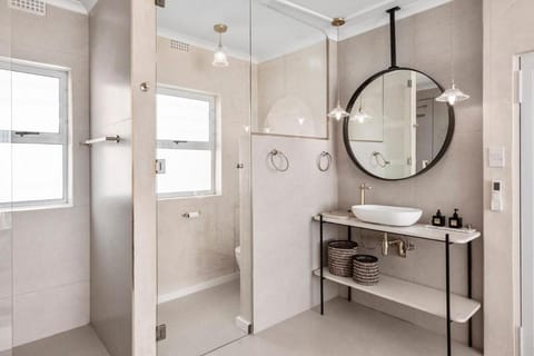 Coastal Comfort by the Promenade Apartment in Sea Point