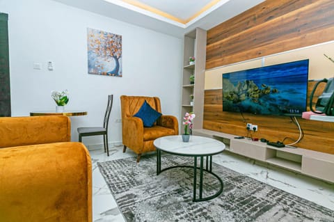 Communal lounge/ TV room, TV and multimedia, Living room, Seating area, Evening entertainment