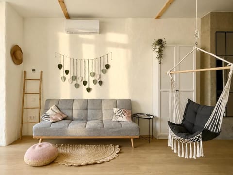 Living room, Seating area, air conditioner
