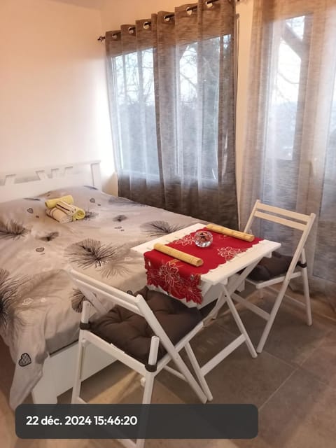 Bed, Living room, Photo of the whole room, Seating area, Bedroom, towels