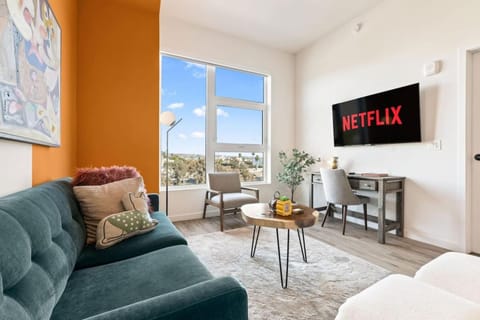 Modern Living, Stunning city views, 1Mile to Dodger Stadium Apartment in Echo Park