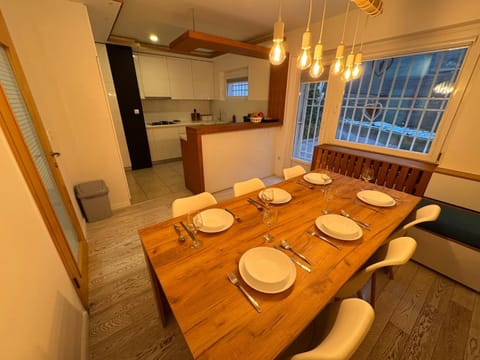 Seating area, Dining area, kitchen