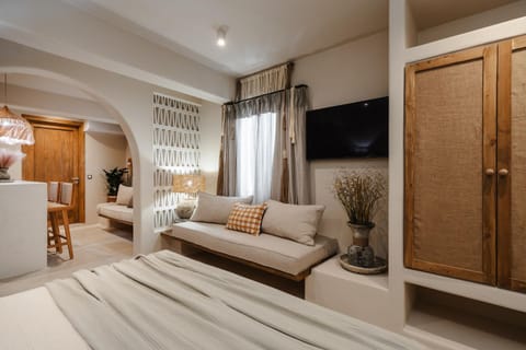 Chic Elysium Bliss Apartment in Naxos