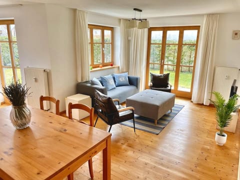 Living room, Photo of the whole room, Seating area