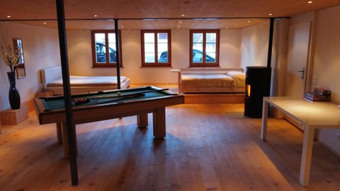 Dining area, Bedroom, Food, fireplace