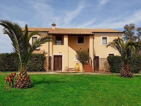 Property building, Day, Garden, Garden view