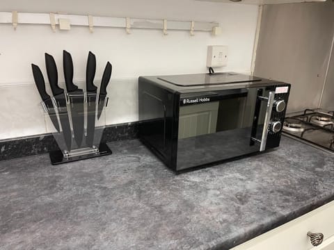 Hometel Digs Local Comfy Property Sleeps 11 Apartment in Leicester