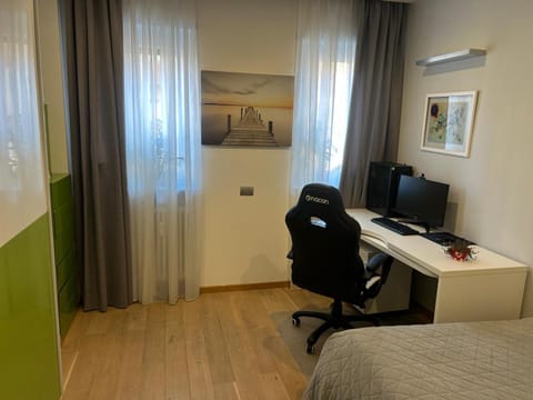 TV and multimedia, Seating area, hair dresser