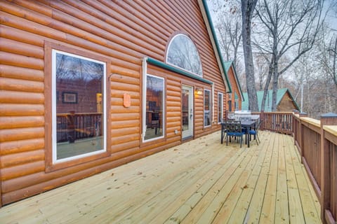 Boat Dock and Deck Waterfront Cabin on Grand Lake Cabin in Lake O The Cherokees