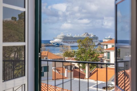 Natural landscape, Balcony/Terrace, City view, Sea view