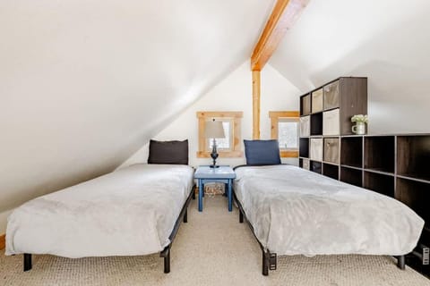 Cabin-Style Ski Home in Minturn with Private Deck Cabin in Minturn