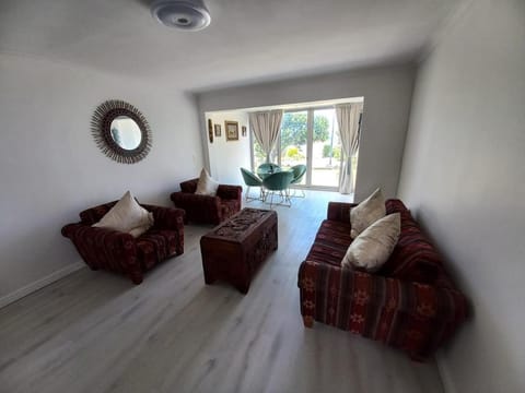 Whale Rock Estate Four 1 Apartment in Hermanus