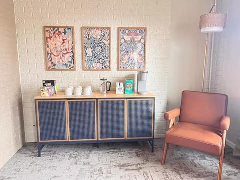 Coffee/tea facilities, Seating area