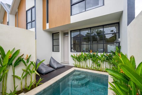 Property building, Pool view, Swimming pool