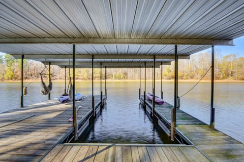 Lakefront Gem with Games in Westminster! House in Lake Hartwell