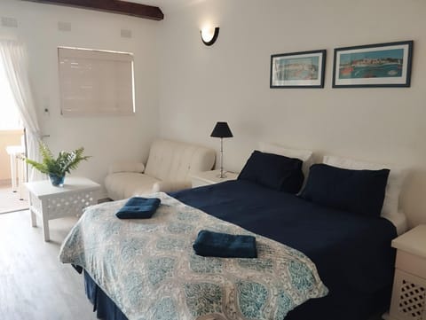 Bed, Seating area, Bedroom, towels