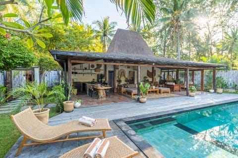 Property building, Patio, Day, Garden, Garden view, Pool view, Swimming pool, sunbed, towels
