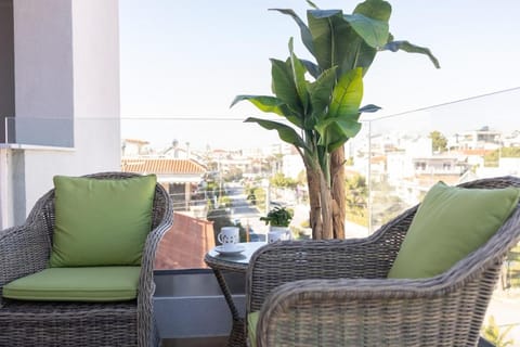 Patio, Day, View (from property/room), Balcony/Terrace, Living room, Seating area