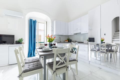 TV and multimedia, Kitchen or kitchenette, Dining area