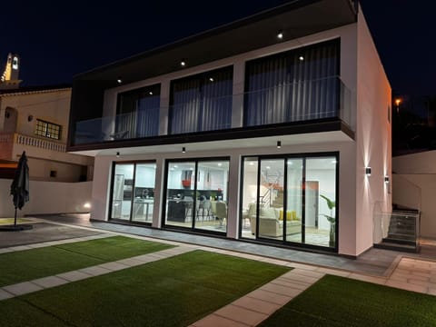 Property building, Facade/entrance, Night, Garden, Balcony/Terrace