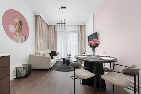 TV and multimedia, Living room, Seating area, Dining area