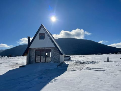 Property building, Day, Natural landscape, Mountain view
