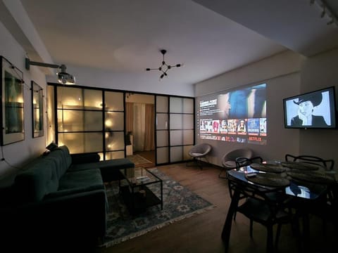 TV and multimedia, Living room, Dining area, Evening entertainment