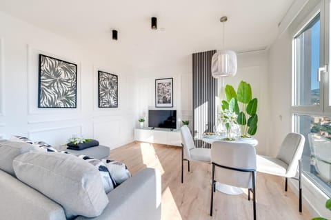 Communal lounge/ TV room, Dining area