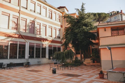 Property building, Garden, Balcony/Terrace