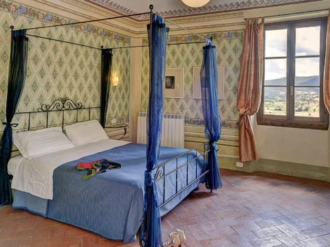 Photo of the whole room, Mountain view, River view