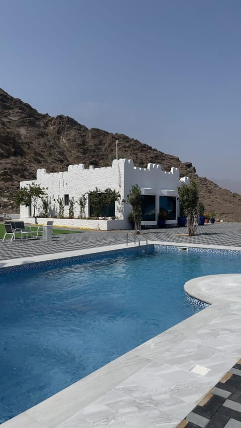 Property building, Day, Natural landscape, Mountain view, Swimming pool