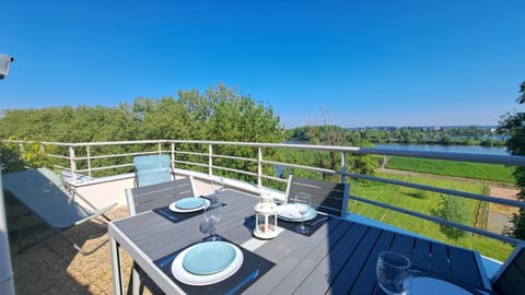 Patio, Day, Natural landscape, View (from property/room), Balcony/Terrace, Dining area, Lake view, River view
