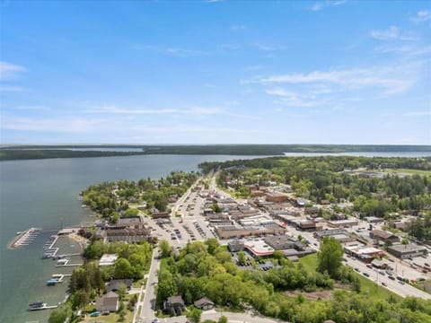 Neighbourhood, Bird's eye view, City view, Lake view, Location