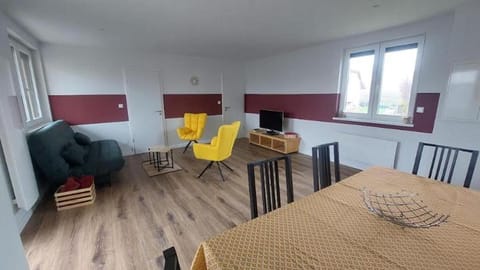 Living room, Seating area, Dining area